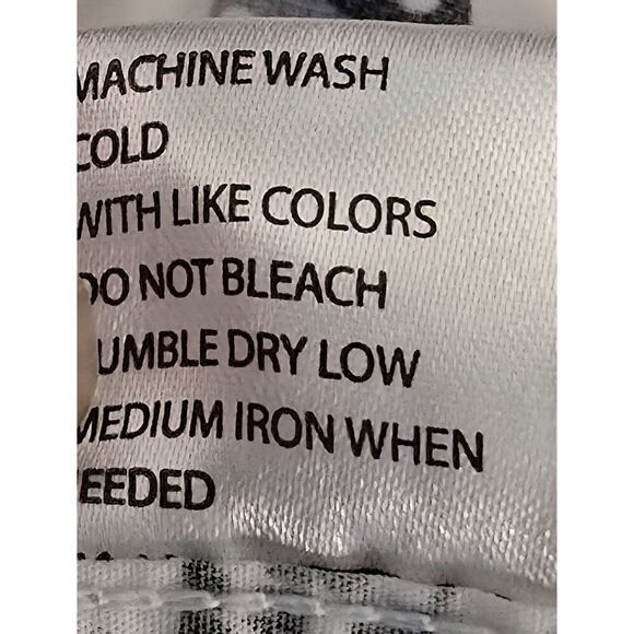 Free Planet Boys Shark Print Short Sleeve Button-Up Shirt Sz 8 White & Navy Blue - Picture 7 of 8